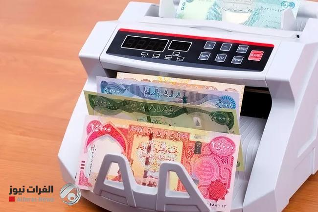 خبير اقتصادي يوضح سبب شحة الدينار ويكشف عن "خطأ كبير"