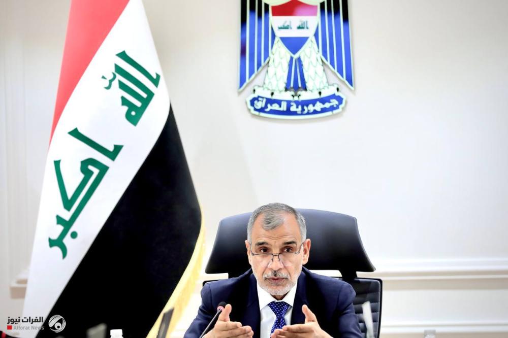 وزير المالية يوجه بمنح العلاوات والترفيعات المستحقة لموظفي الدولة