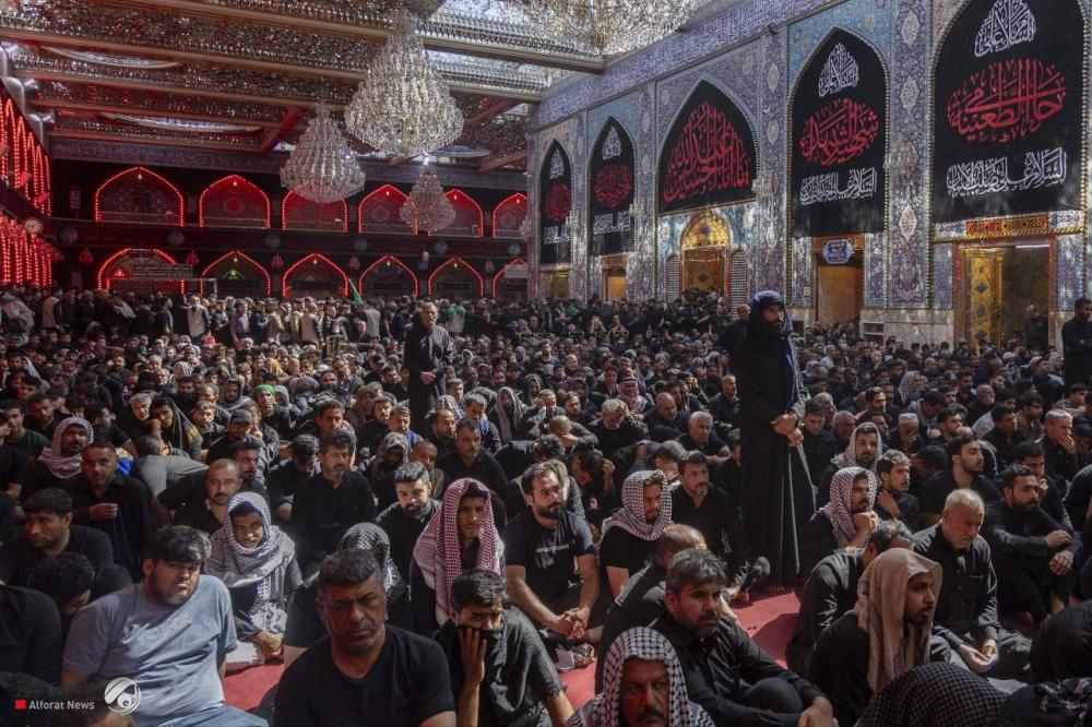 بالصور.. حشود الزائرين تحيي زيارة العاشر من محرم في كربلاء المقدسة