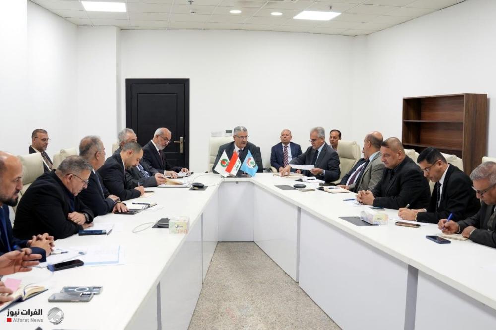 وزير النفط: تخفيض إنتاج نفط البصرة إلى 900 ألف برميل يومياً