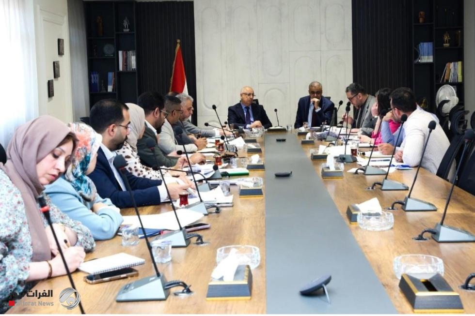 التخطيط والكهرباء يبحثان تمويل مشاريع 2026 بالقروض الدولية