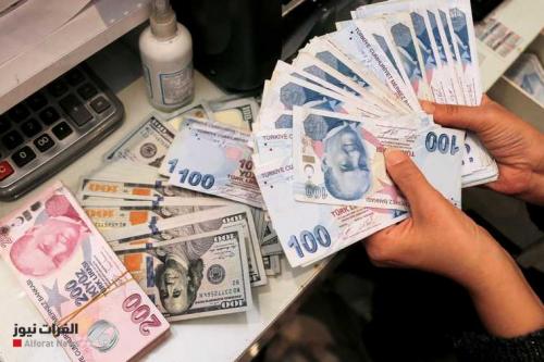 الليرة التركية توسع خسائرها إلى 13% منذ بداية العام