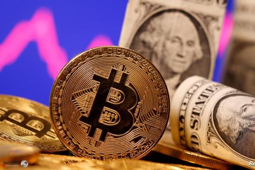 الدولار يستهل العام الجديد بارتفاع والبتكوين تتجاوز 45 ألف دولار