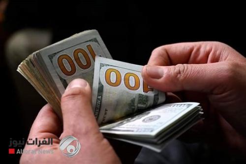 خبير يكشف أسباب تراجع الدولار في العراق