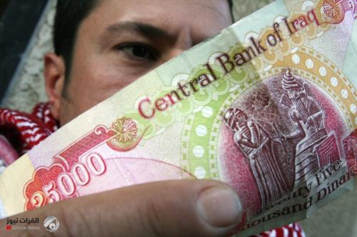 خبير اقتصادي يحذر: الأزمة المالية لثلاثة عقود والموازنة ستذهب للرواتب فقط