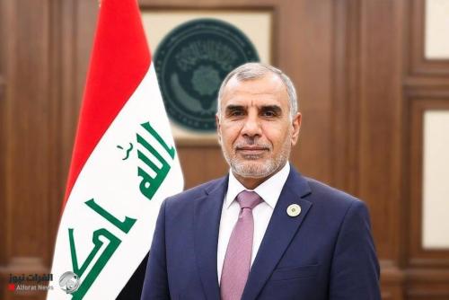 وزير المالية يوجه بدوام الجمعة والسبت المقبلين لتأمين الرواتب قبل حلول العيد