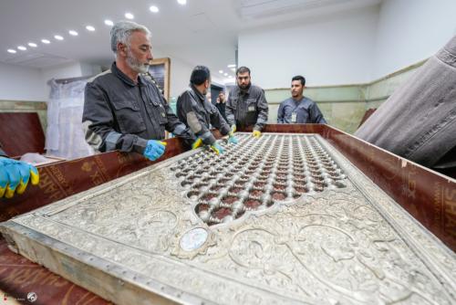 بالصور.. العتبة العسكرية تشرعُ بنصب مقتنياتٍ أثرية نادرة في متحفها