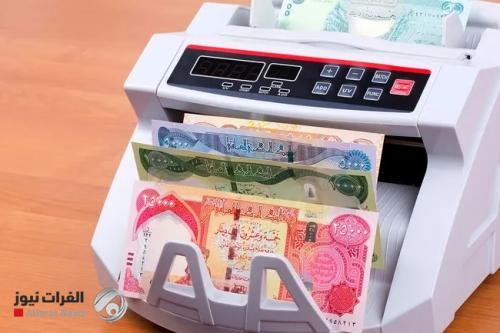 خبير اقتصادي يوضح سبب شحة الدينار ويكشف عن "خطأ كبير"