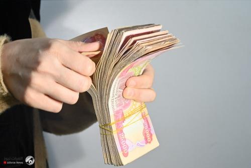 خبير اقتصادي : ديون المالية تسببت بأزمة سيولة في المصارف الحكومية وصندوق التقاعد