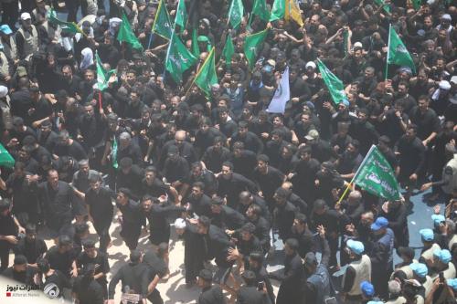 بالصور.. منطقة بين الحرمين في كربلاء تغص بحشود المعزين في ركضة طويريج الخالدة