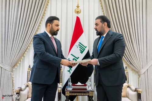 رئيس الوزراء المكلف يقدم المنهاج الوزاري إلى رئيس مجلس النواب